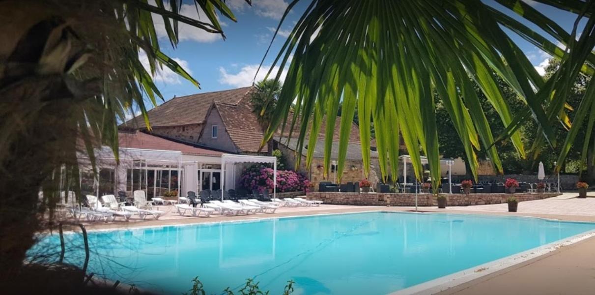 Hotel Restaurant - Le Vieux Pigeonnier Loubressac ภายนอก รูปภาพ