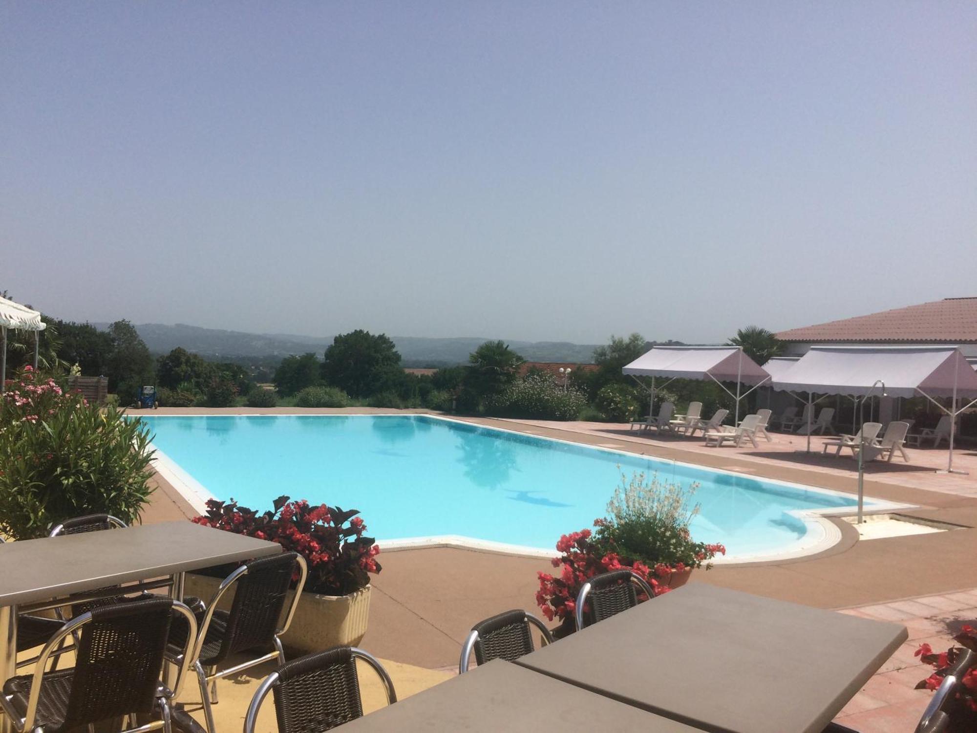 Hotel Restaurant - Le Vieux Pigeonnier Loubressac ภายนอก รูปภาพ