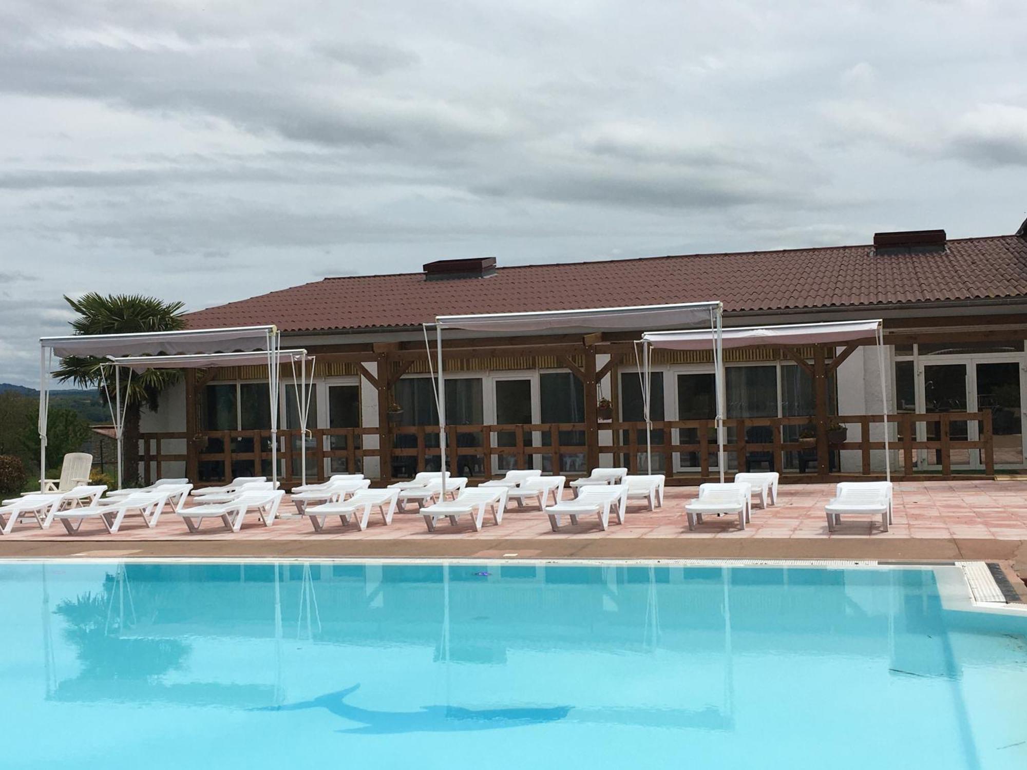 Hotel Restaurant - Le Vieux Pigeonnier Loubressac ภายนอก รูปภาพ